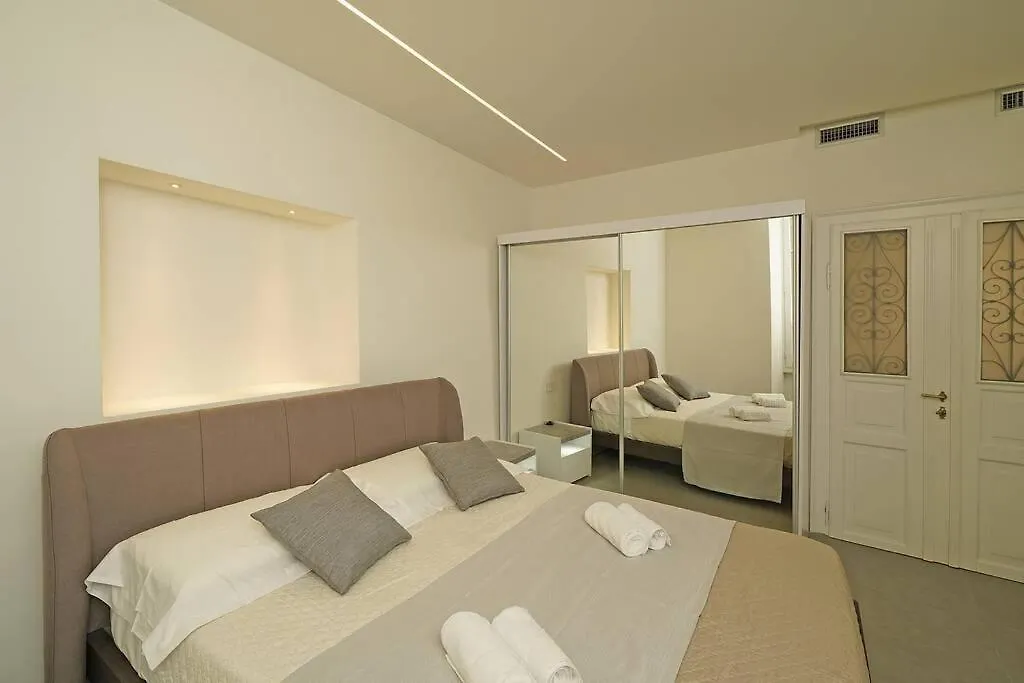 Apartment Dimore Del Centro - Domus Aurea Salo Italy